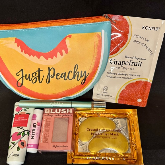 🎄🎁 Just Peachy Beauty Bag Bundle - Picture 2 of 2